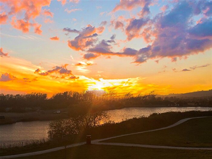 2 Bedroom Flat For Sale In Dearman Crescent, Hythe, Kent, CT21