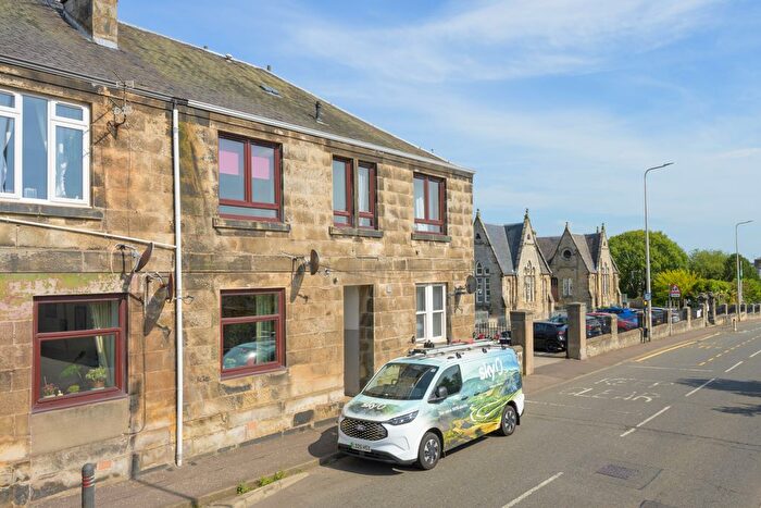 1 Bedroom Flat For Sale In C, Rumblingwell, Dunfermline, KY12