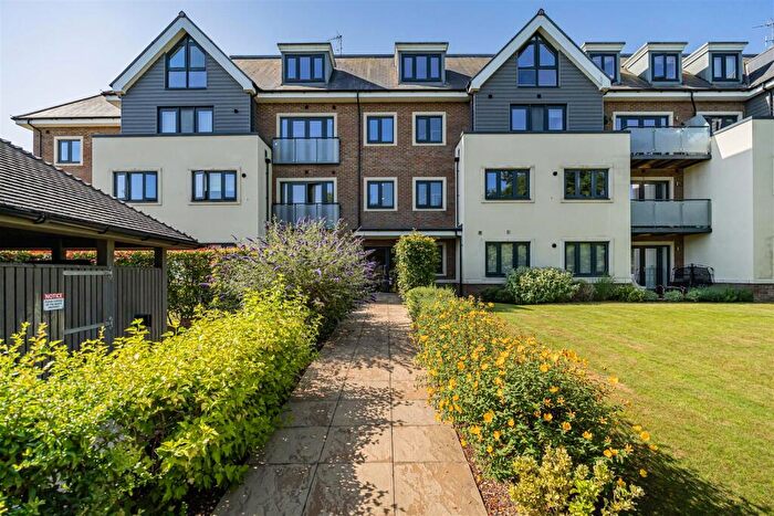 1 Bedroom Flat For Sale In Institute Road, Taplow, Maidenhead, SL6