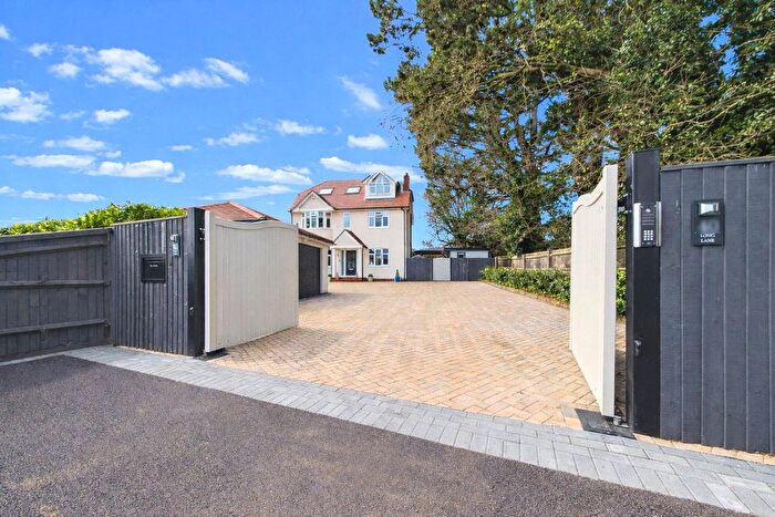 5 Bedroom Detached House For Sale In Long Lane, Tilehurst, Reading, Berkshire, RG31