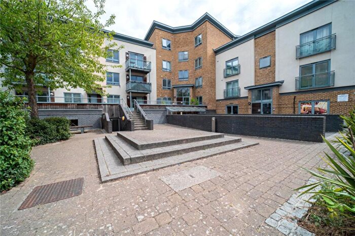 2 Bedroom Apartment For Sale In Quayside Drive, Colchester, Essex, CO2