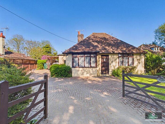 2 Bedroom Detached Bungalow For Sale In Peeks Brook Lane, Horley, RH6