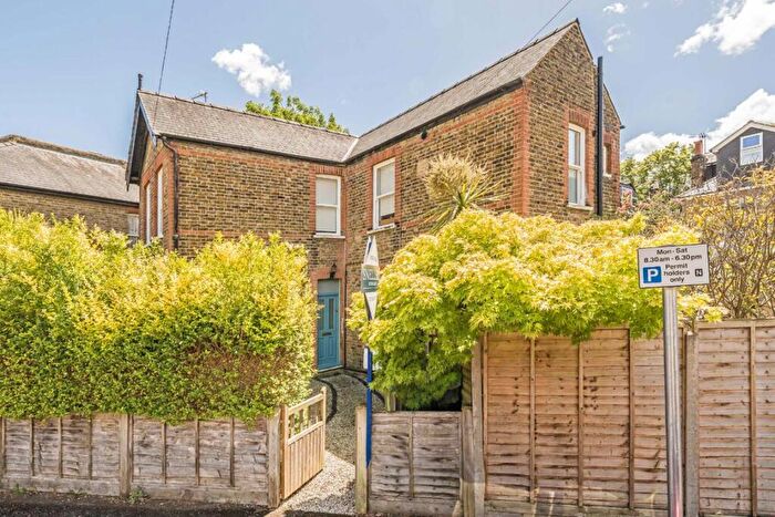 1 Bedroom Flat For Sale In Rowlls Road, Kingston Upon Thames, KT1