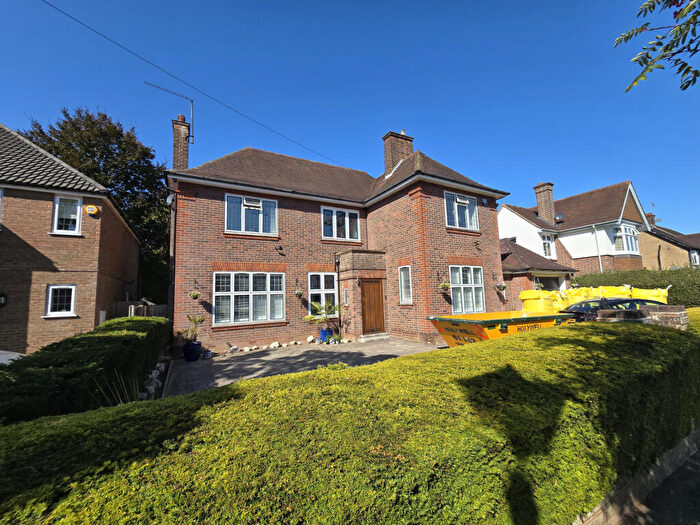 6 Bedroom Detached House For Sale In Ludlow Avenue, Luton, LU1