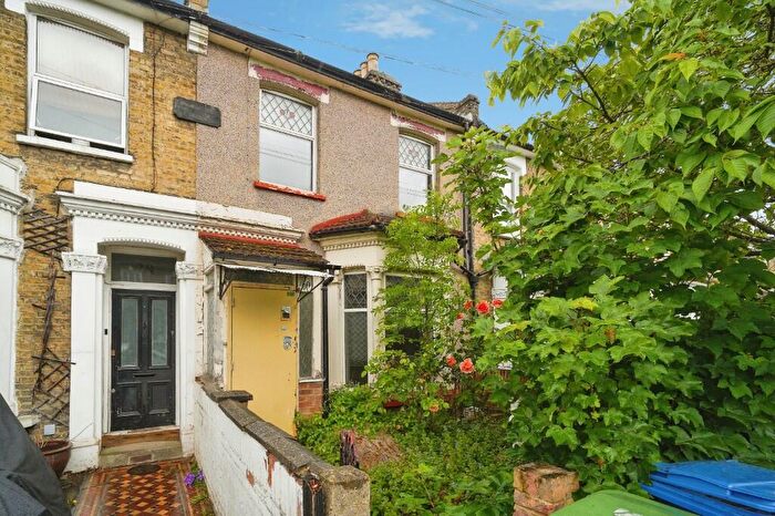 3 Bedroom Terraced House For Sale In Lacon Road, London, SE22