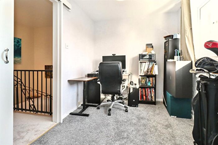 2 Bedroom Terraced House For Sale In Corner Croft, Clevedon, BS21