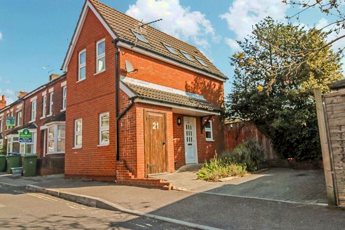 1 Bedroom Detached House To Rent In Burton Road, Southampton, SO15
