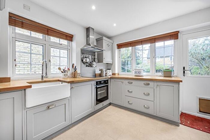 4 Bedroom House To Rent In Mayfield Avenue London, N14