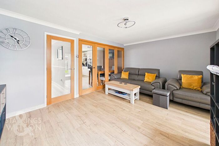 3 Bedroom Link Detached House For Sale In Blacksmiths Way, Old Catton, Norwich, NR6