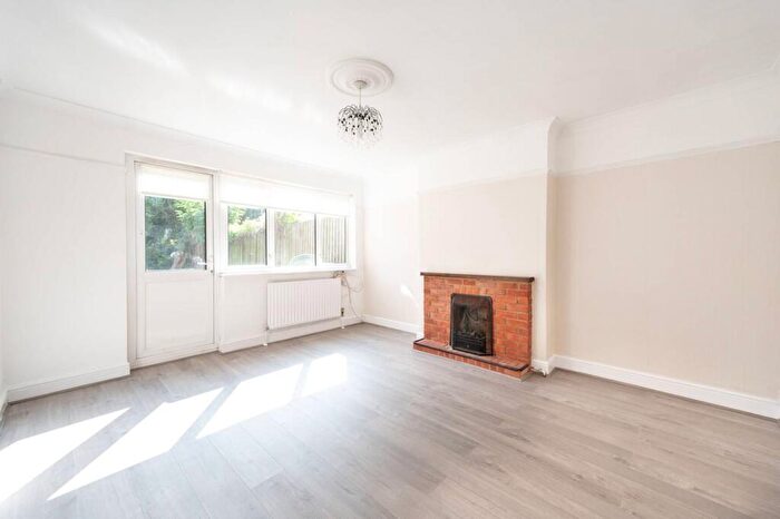 2 Bedroom Flat To Rent In Bryan Avenue, Willesden, London, NW10