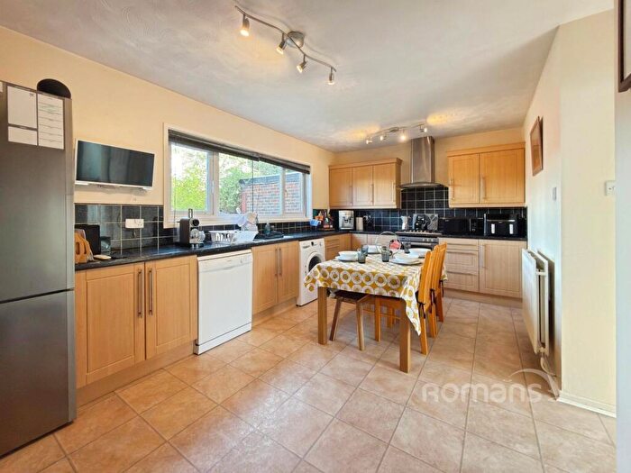 3 Bedroom Terraced House For Sale In Kenilworth Road, Basingstoke, Hampshire, RG23