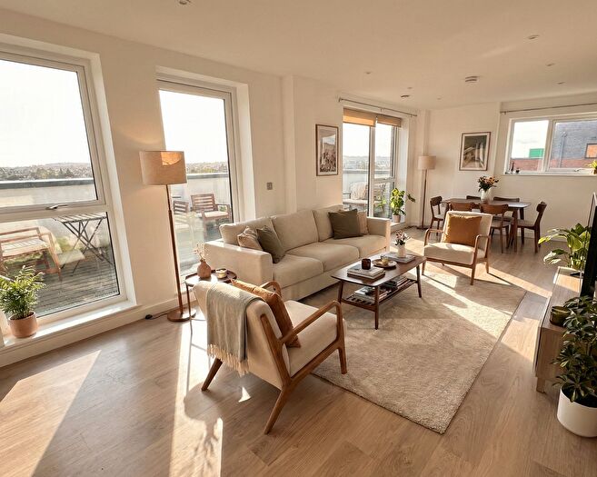 2 Bedroom Flat To Rent In Matthews Close, Wembley, HA9