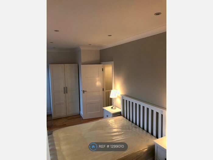 2 Bedroom Maisonette To Rent In Marcon Place, London, E8