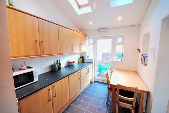 6 Bedroom Terraced House To Rent In Springbank Road, Sandyford, NE2