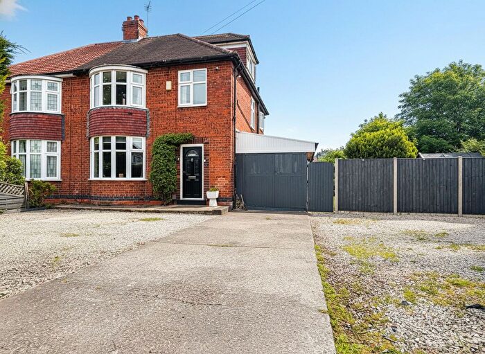 4 Bedroom Semi Detached House For Sale In Beckfield Lane, York, YO26