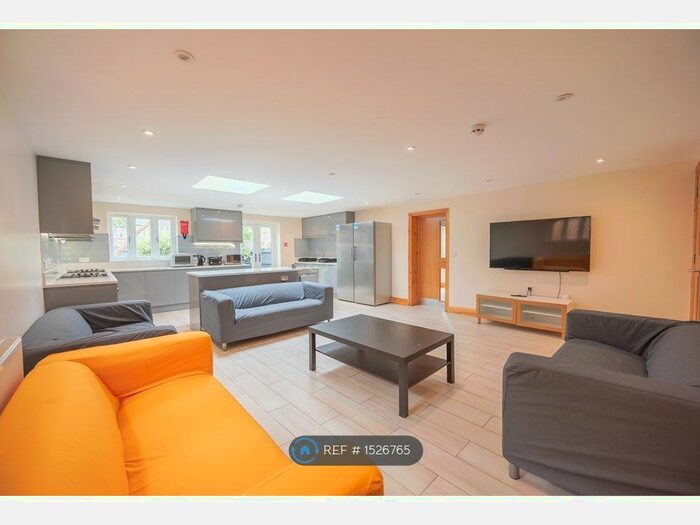 11 Bedroom Detached House To Rent In Wokingham Road, Reading, RG6