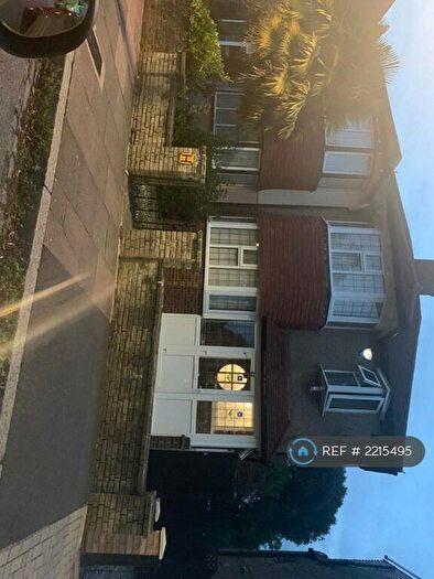 3 Bedroom Semi-Detached House To Rent In Cromwell Road, Kent, BR3