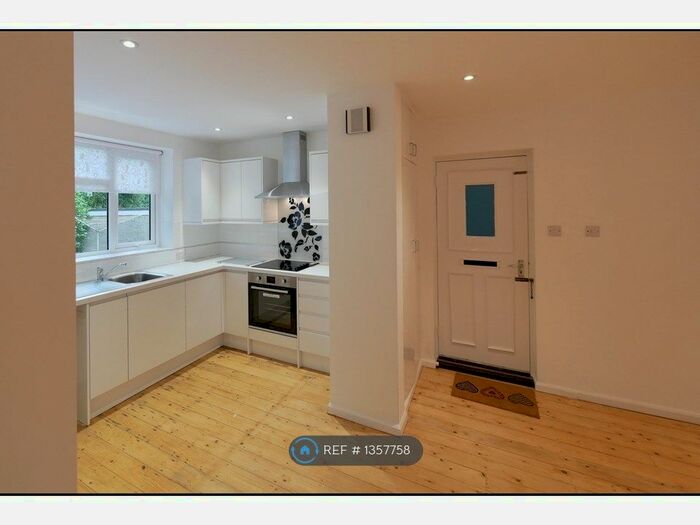 2 Bedroom Flat To Rent In Silverdale Road, Sheffield, S11