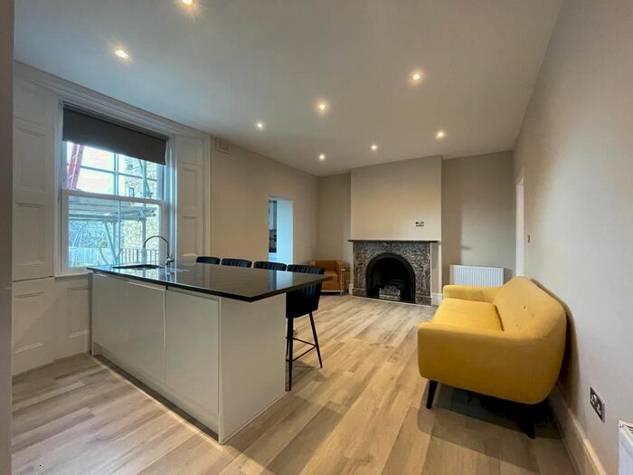 3 Bedroom Flat To Rent In Manor Avenue, London, SE4