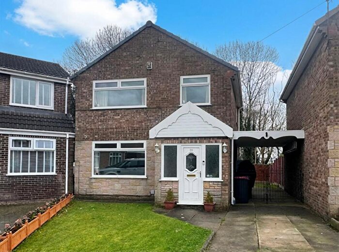 3 Bedroom Detached House For Sale In Windale, Worsley, M28