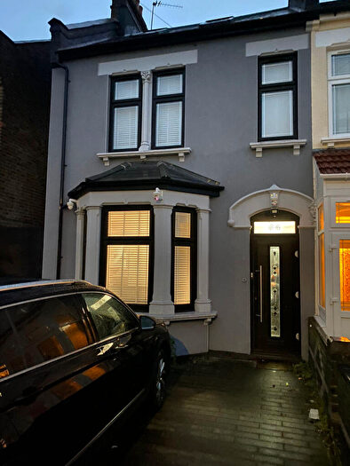 Studio To Rent In London, IG1