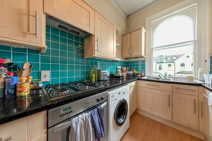 2 Bedroom Flat To Rent In Sisters Avenue, Clapham Common North Side, London, SW11