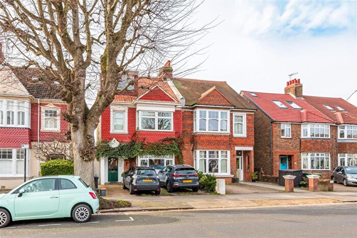 2 Bedroom Flat For Sale In Rutland Gardens, Hove, BN3