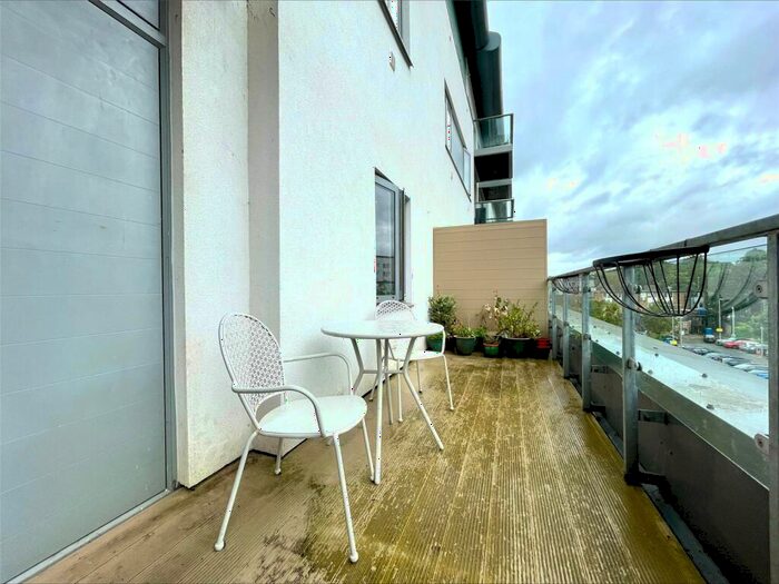 1 Bedroom Flat For Sale In Queensmead, Farnborough, Hampshire, GU14