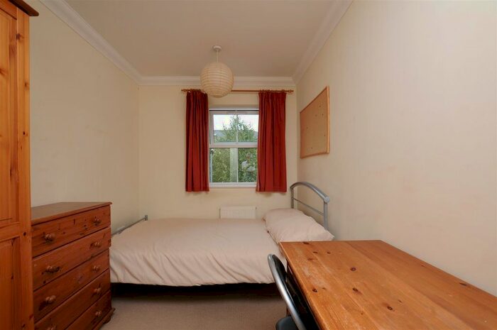 3 Bedroom Flat To Rent In Venneit Close, Oxford, OX1