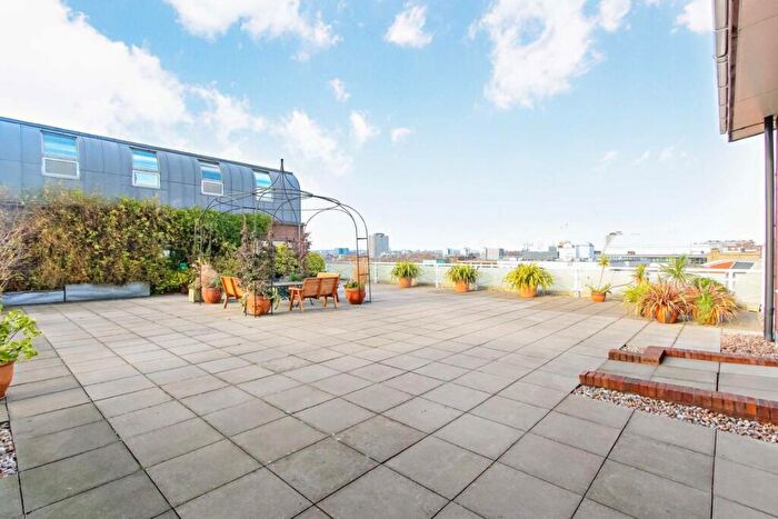 2 Bedroom Flat To Rent In Aldersgate Street, Clerkenwell, EC1A