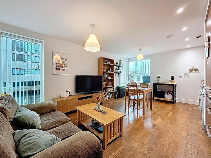 1 Bedroom Flat For Sale In Falcon Drive, Cardiff, CF10