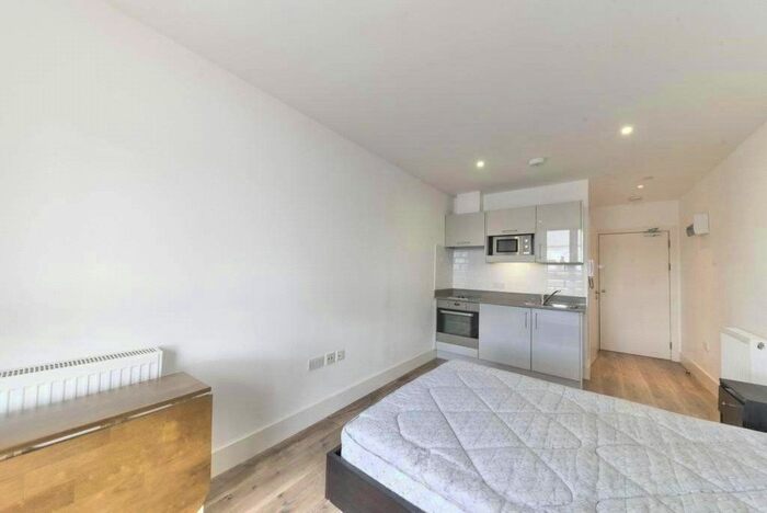 Studio To Rent In Kilburn High Road, Kilburn, London, NW6