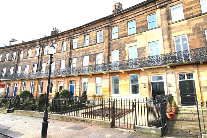 3 Bedroom Flat To Rent In The Crescent, Scarborough, YO11