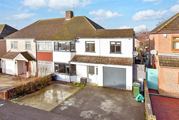 3 Bedroom Semi-Detached House For Sale In Manse Way, Swanley, Kent, BR8