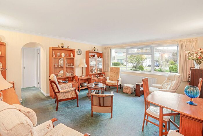 2 Bedroom Flat For Sale In Dungannon Chase, Thorpe Bay, SS1