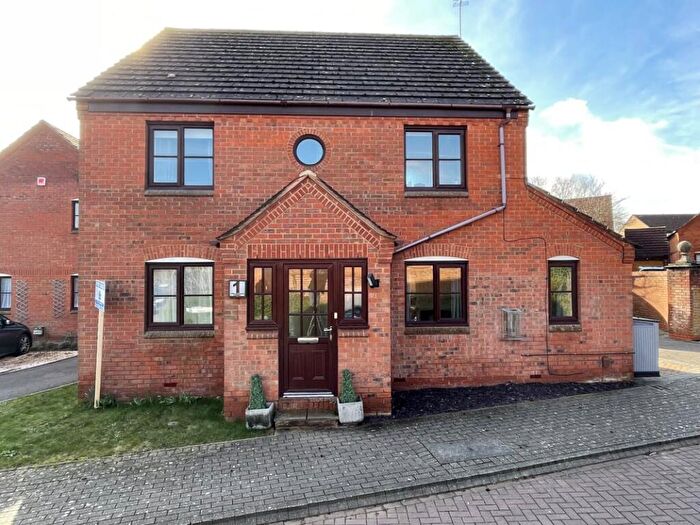 4 Bedroom Detached House For Sale In Chillingham Court, Milton Keynes, MK5