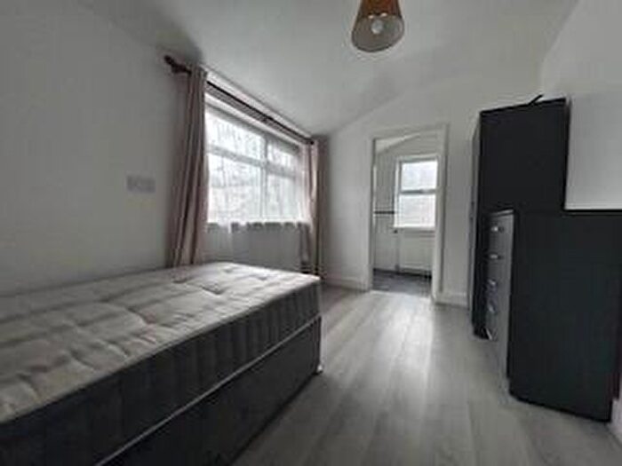 1 Bedroom Flat To Rent In En-Suite Room, High Town Road, Luton, Beds, LU2