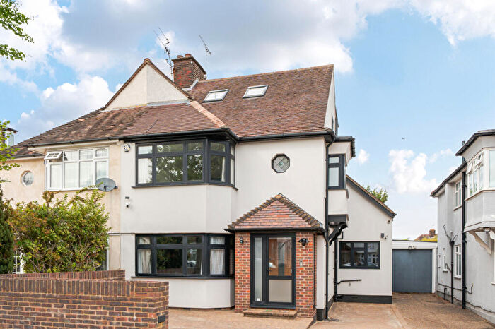 4 Bedroom Semi-Detached House For Sale In Kenver Avenue, Finchley, N12