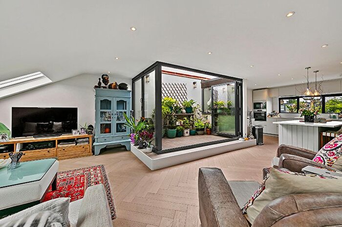 3 Bedroom Flat To Rent In Cresswell Road, Twickenham, TW1