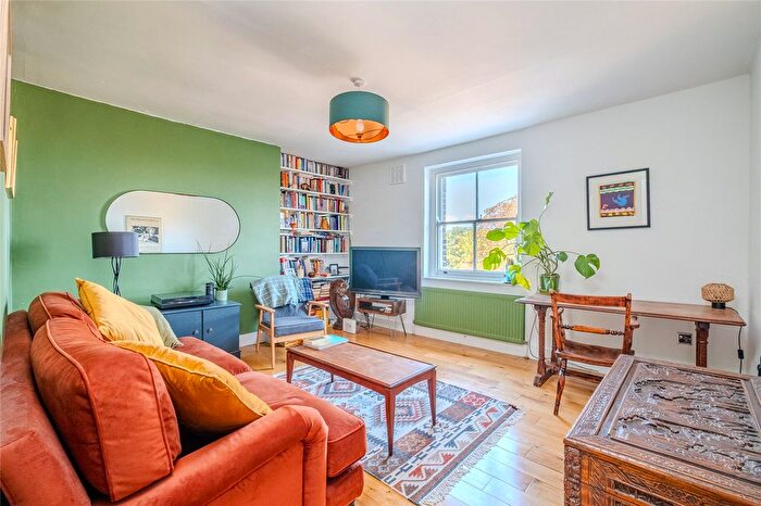 2 Bedroom Flat For Sale In Knollys Road, London, SW16