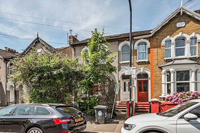 2 Bedroom Flat For Sale In Stainforth Road, Walthamstow, E17