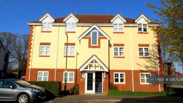 2 Bedroom Flat To Rent In Bewick Gardens, Chichester, PO19