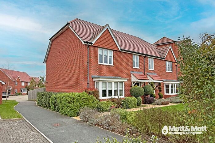 4 Bedroom Semi Detached House For Sale In Cedar Grove, Wokingham, RG41