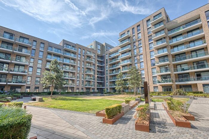 2 Bedroom Flat For Sale In Queenshurst Square, Kingston Upon Thames, KT2