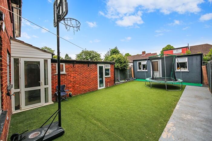 2 Bedroom Semi Detached House For Sale In Tyndall Road, Leyton, E10