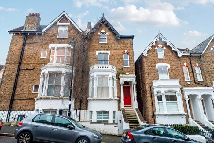 2 Bedroom Flat For Sale In Rockmount Road, Crystal Palace, London, SE19