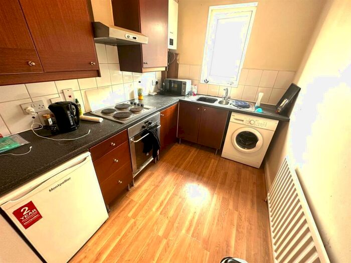2 Bedroom Flat To Rent In Burley Road, Leeds, LS3