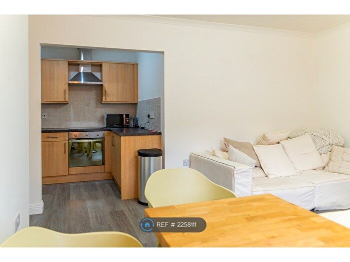 2 Bedroom Flat To Rent In Acland Road, Exeter, EX4