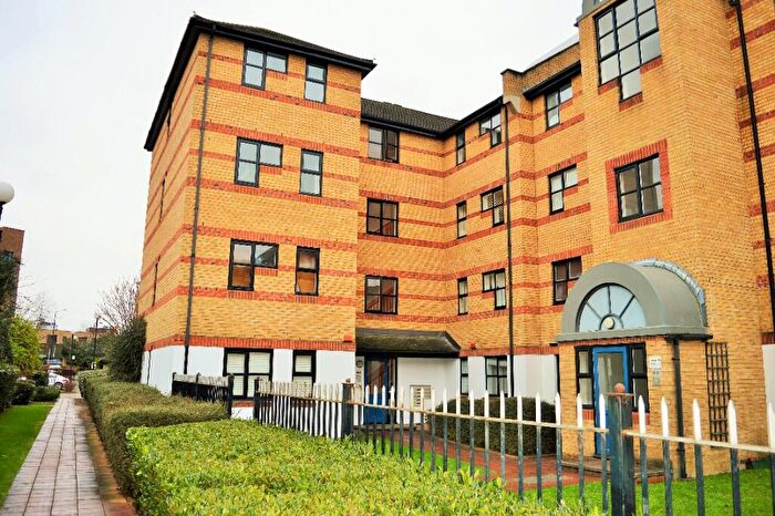 1 Bedroom Flat To Rent In Transom Close, London, SE16