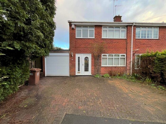 3 Bedroom Semi-Detached House To Rent In Ingleby Close, Swadlincote, DE11